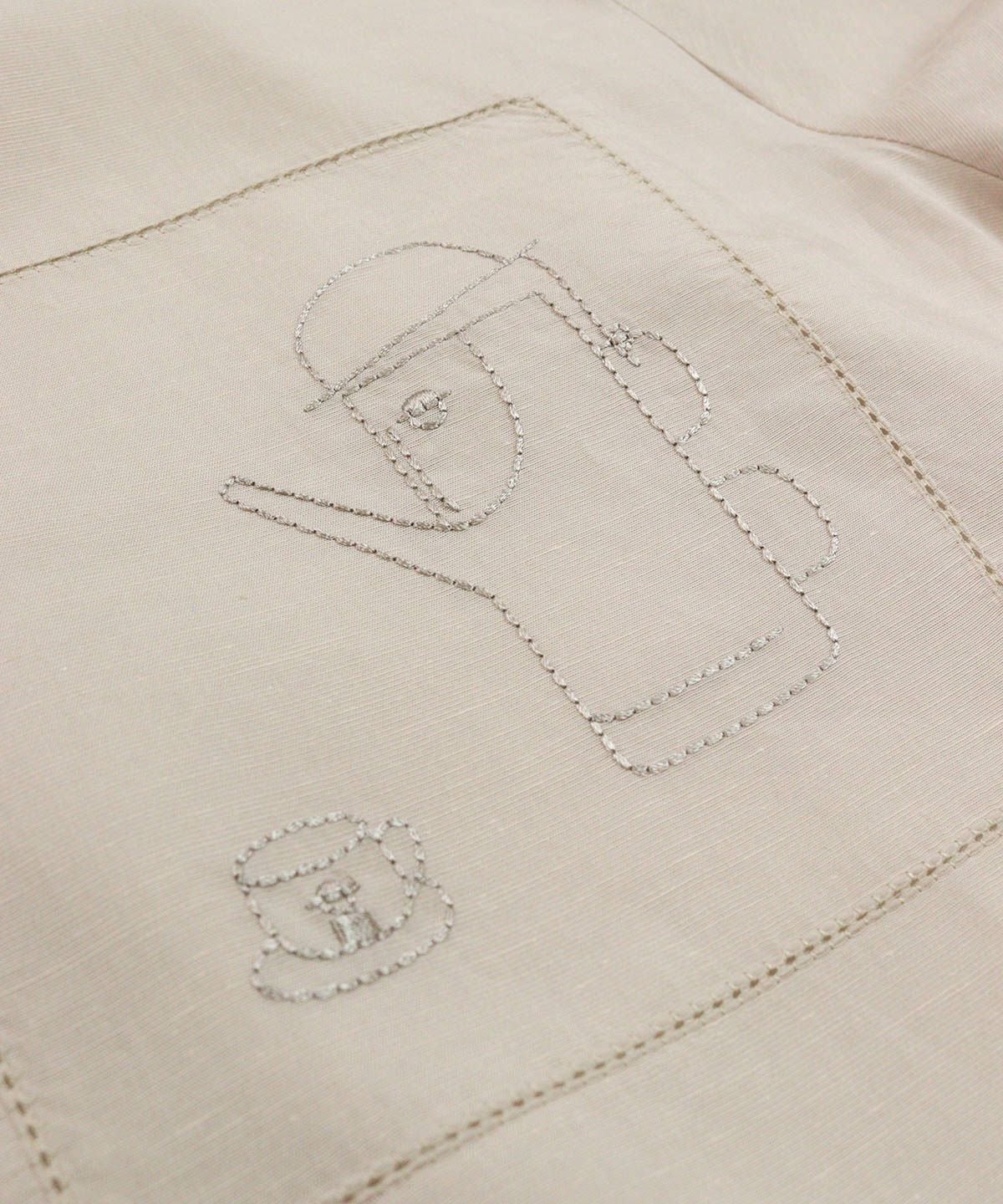 刺繍部分（ベージュ）