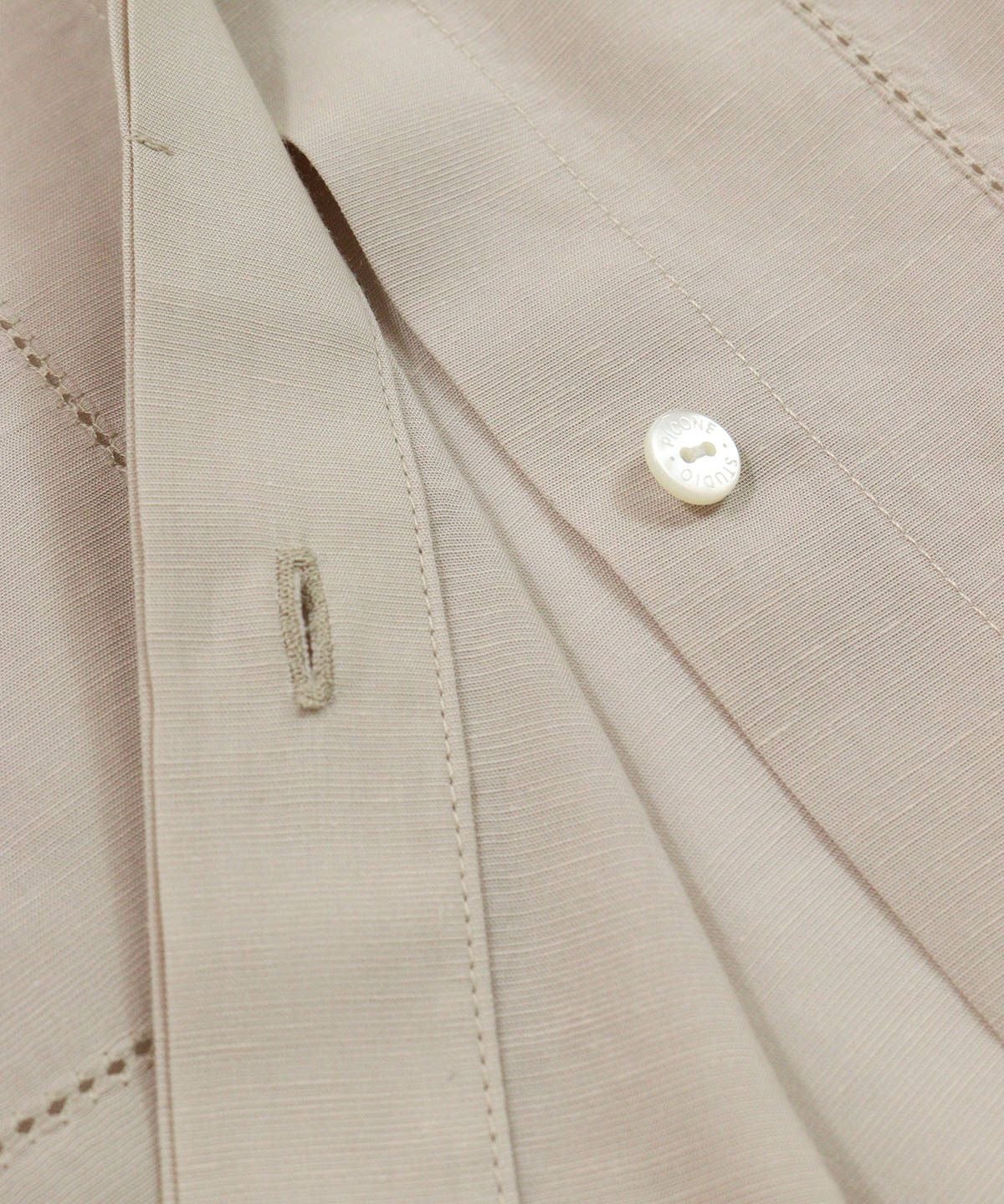 ボタン部分（ベージュ）