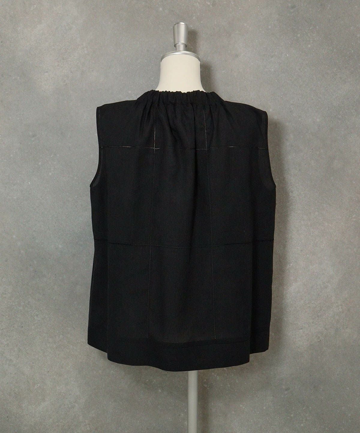 綿麻混ノースリギャザートップス後（ブラック）