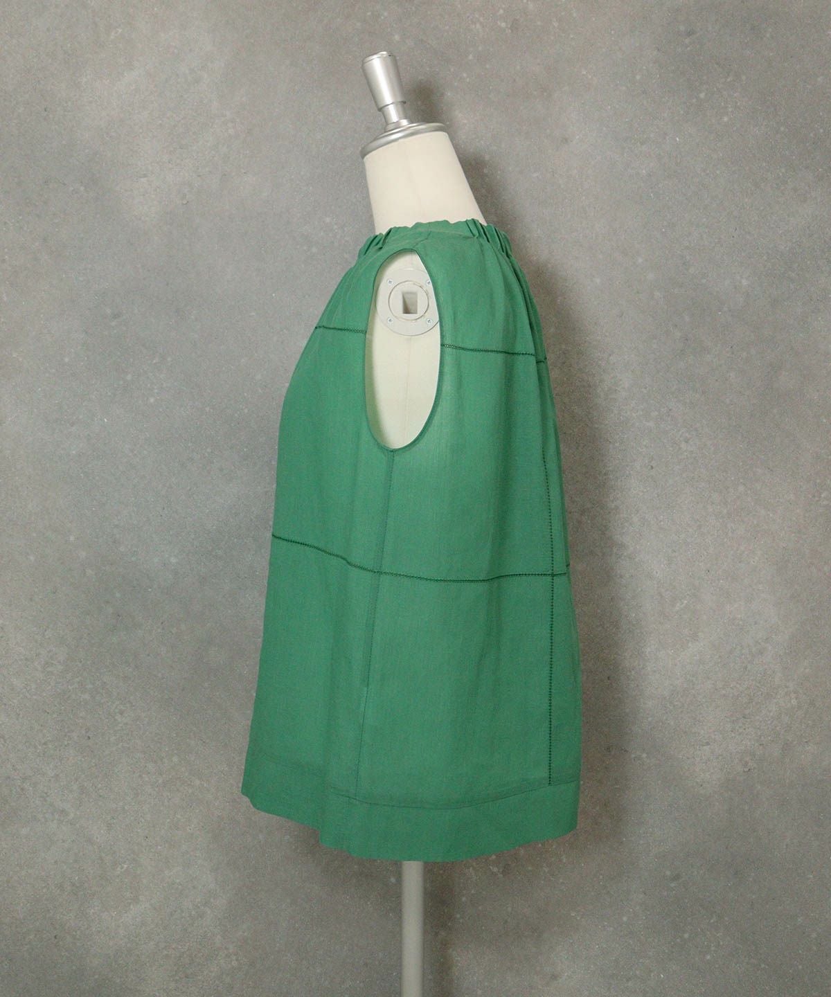 綿麻混ノースリギャザートップス横（グリーン）