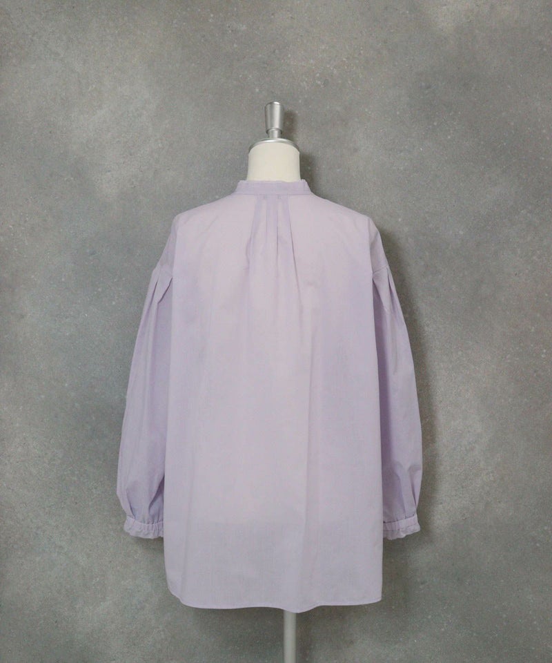 コットン混チュール刺繍速乾ブラウス後（ライトパープル）