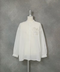 コットン混チュール刺繍速乾ブラウス（ホワイト）