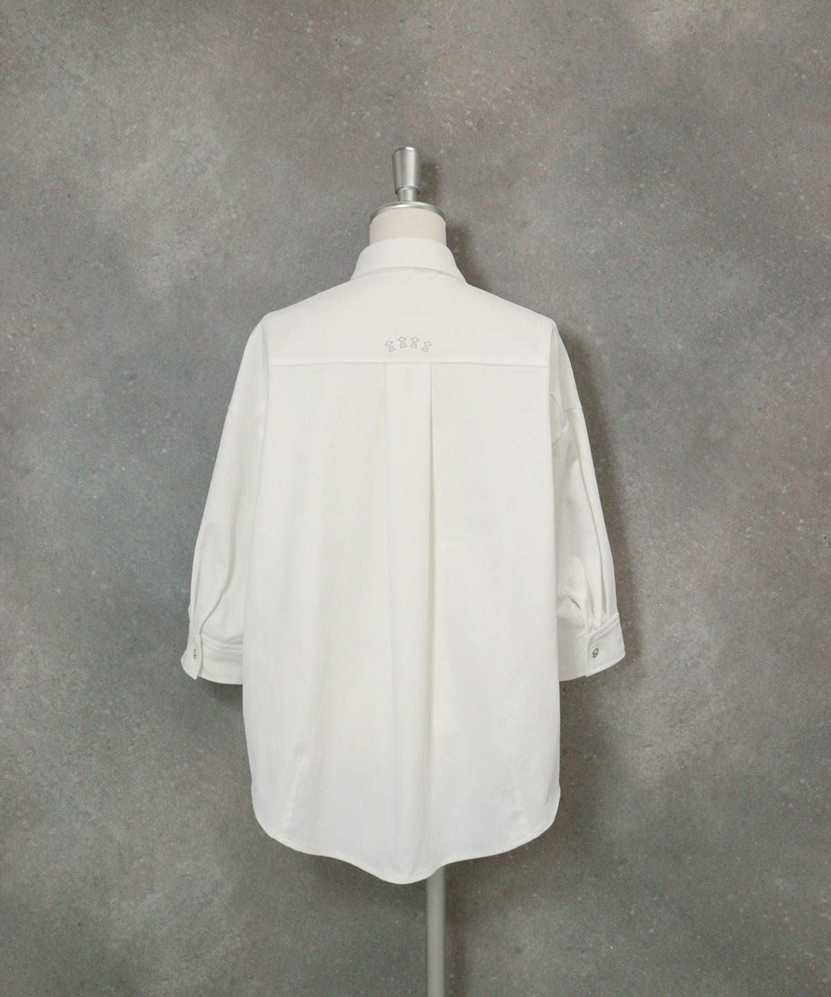 綿麻混UV冷感七分袖シャツ後(ホワイト）