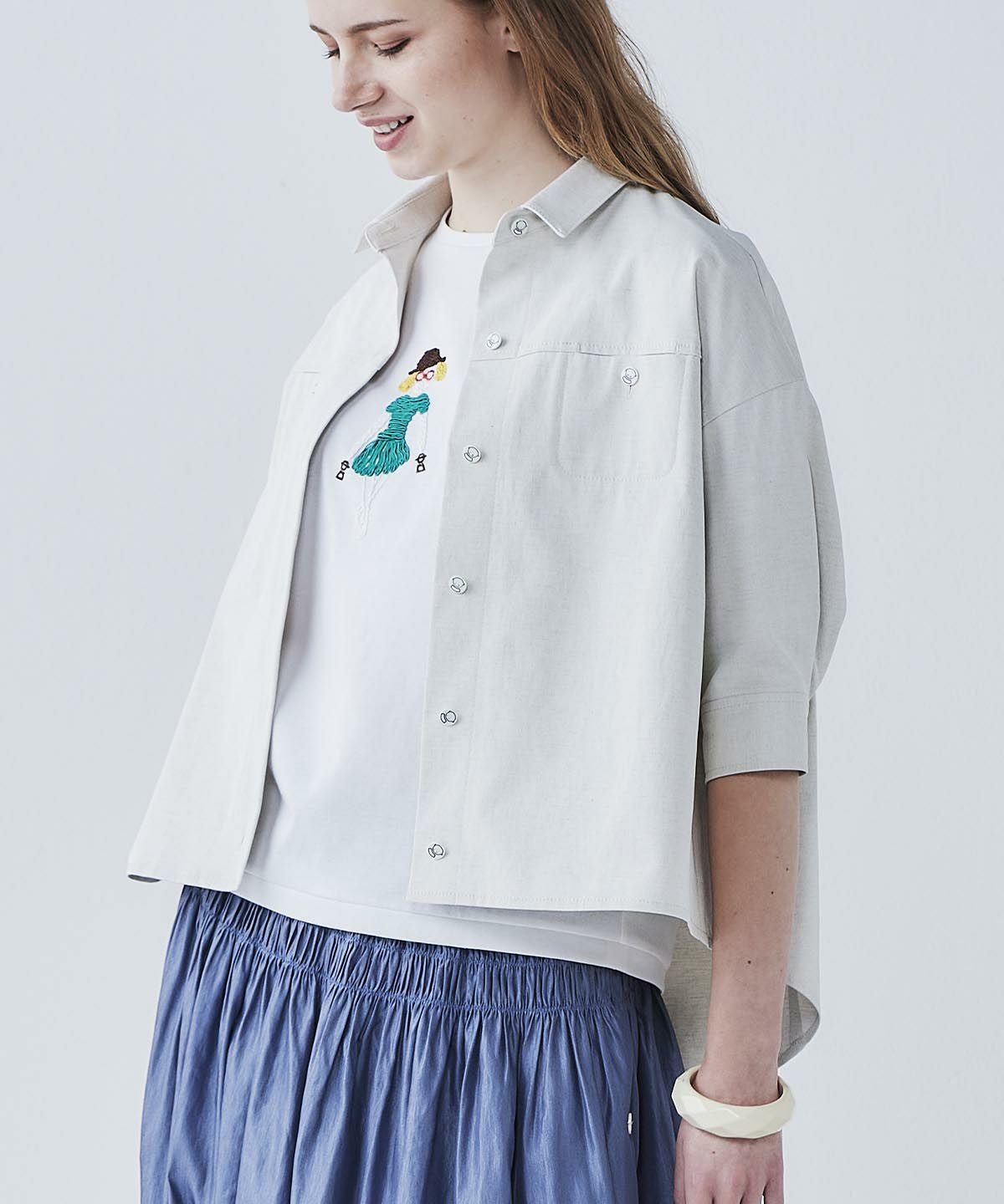 モデル着用画像（ベージュ）