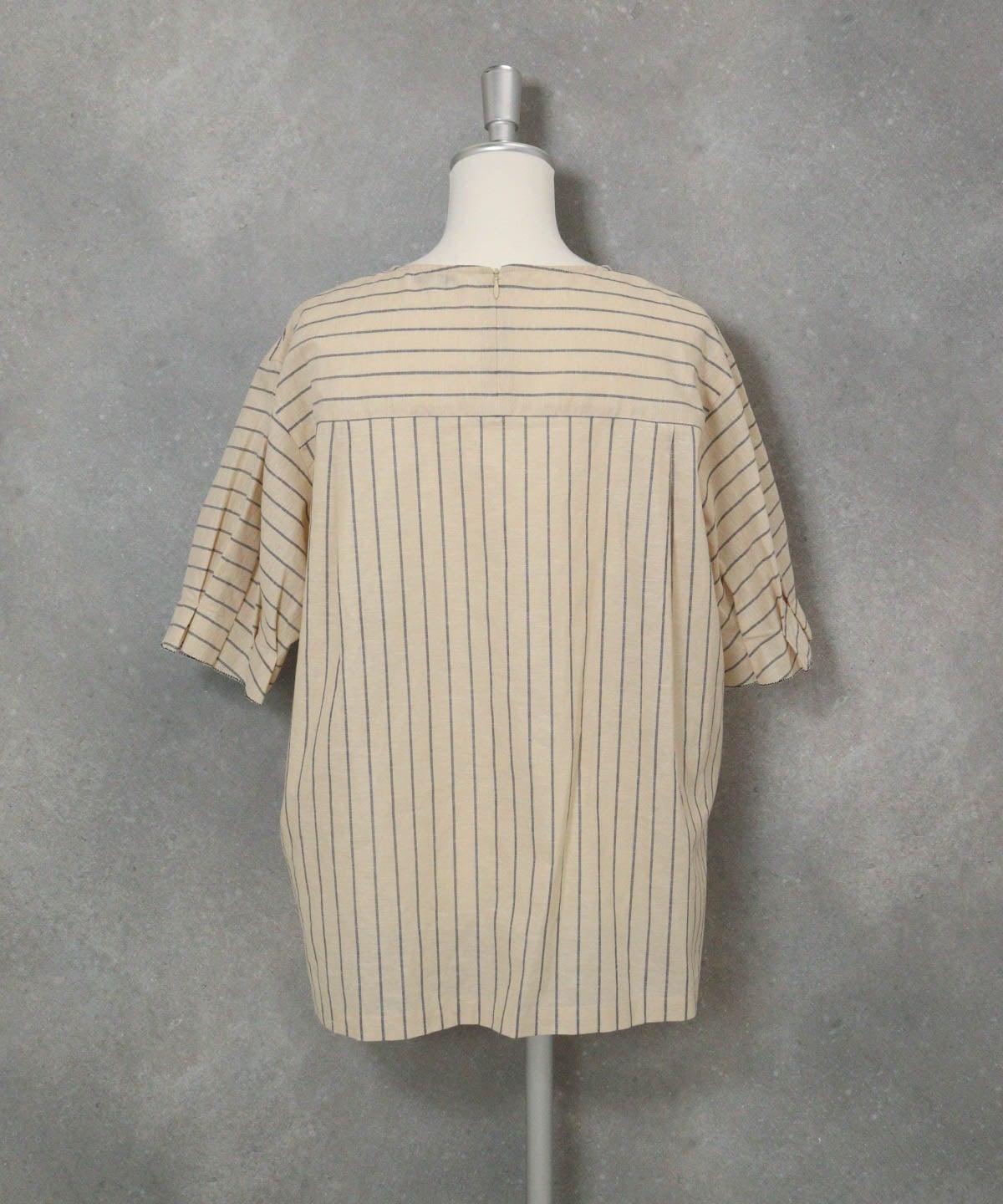 フリル袖綿麻ブラウス(ベージュ)後ろ