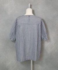 フリル袖綿麻ブラウス(ネイビー)後ろ