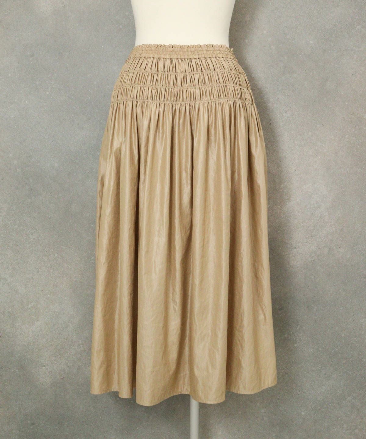 ギャザーフレアスカート後（ベージュ）