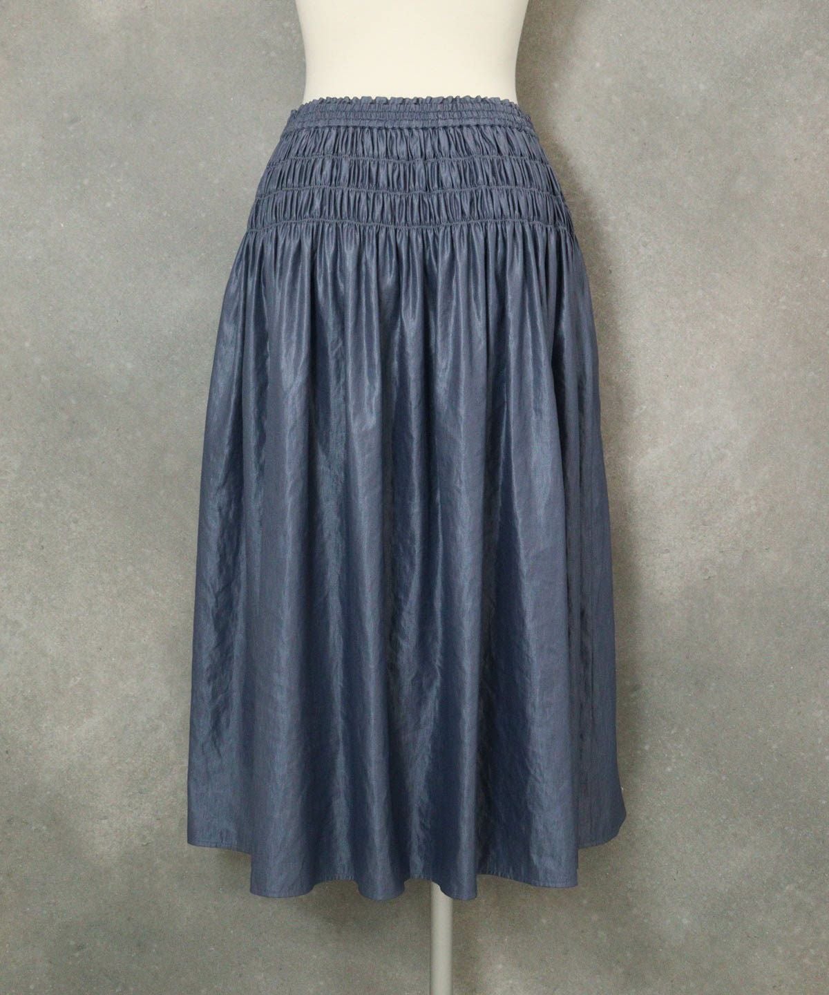 ギャザーフレアスカート後（ブルー）