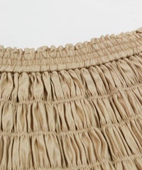 ギャザー部分（ベージュ）