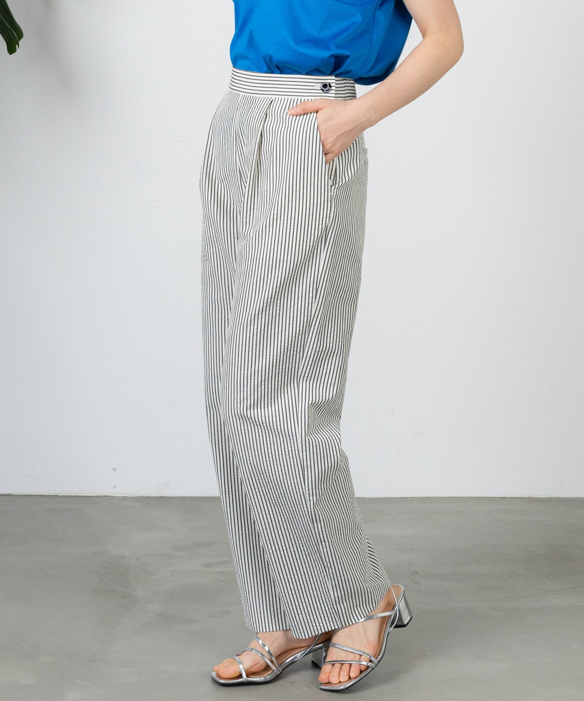 モデル着用画像（ブラック）