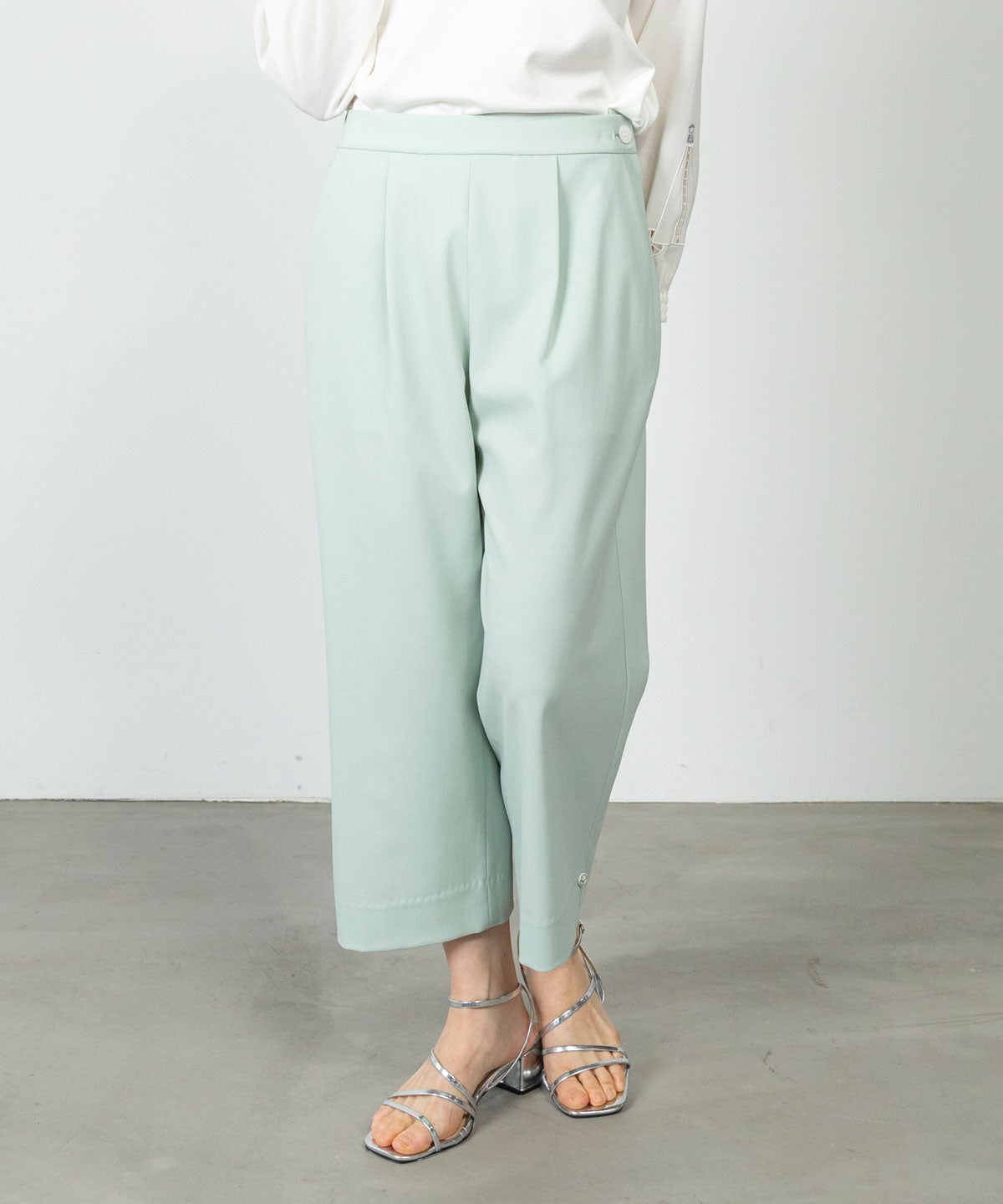 モデル着用画像(ライトグリーン)