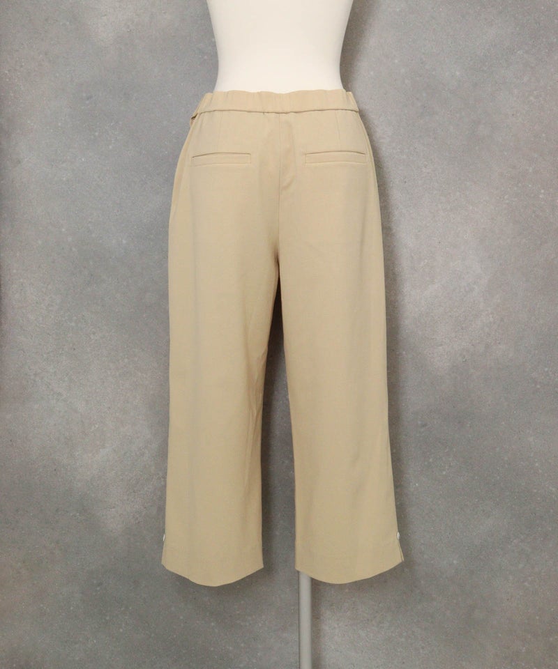 フロントタック八分丈パンツ(ライトブラウン)後ろ
