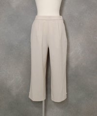 フロントタック八分丈パンツ(ベージュ)前