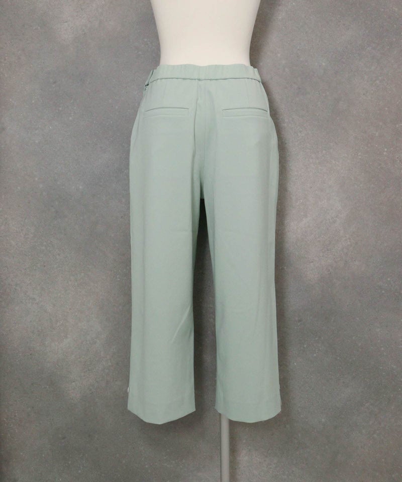 フロントタック八分丈パンツ(ライトグリーン)後ろ