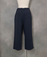 フロントタック八分丈パンツ(ネイビー)後ろ
