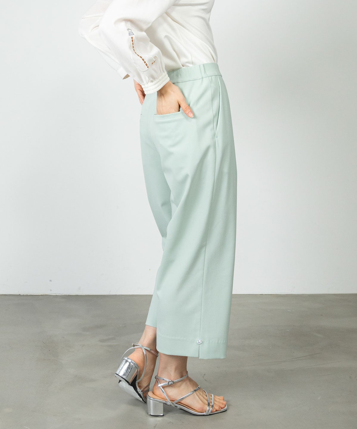 モデル着用画像(ライトグリーン)