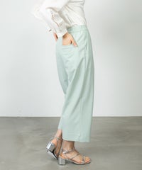 モデル着用画像(ライトグリーン)