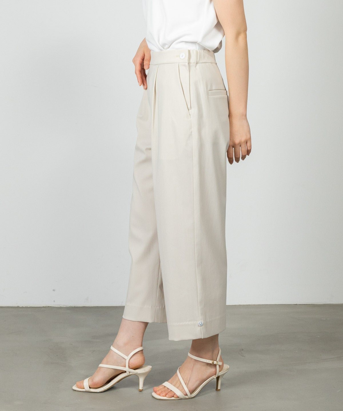 モデル着用画像(ベージュ)