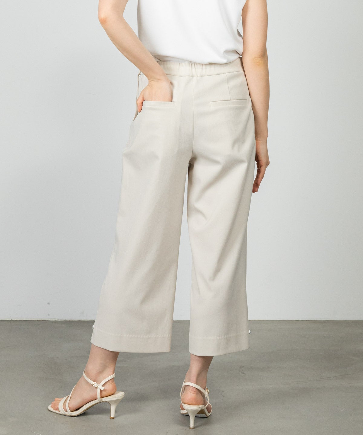 モデル着用画像(ベージュ)