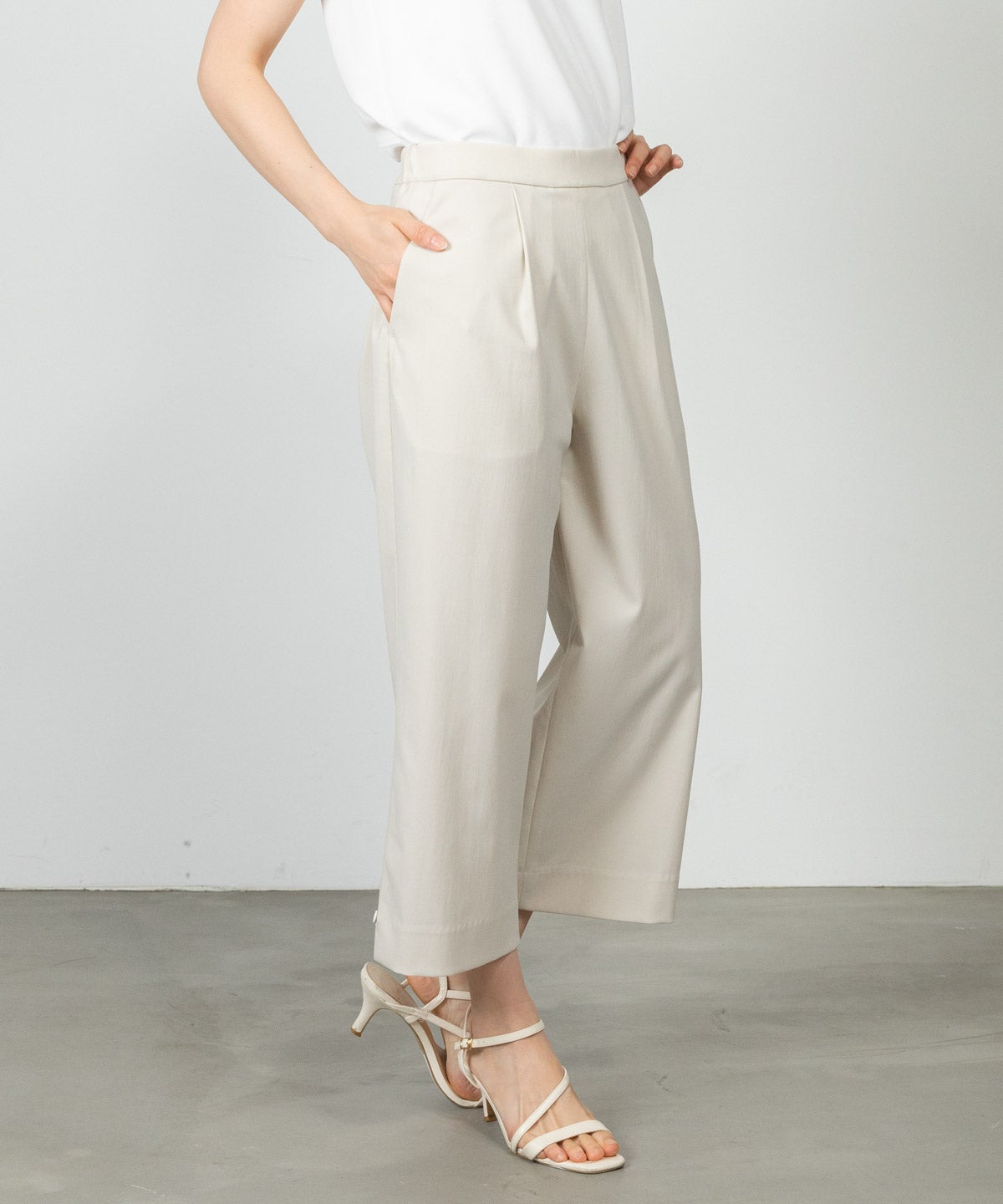 モデル着用画像(ベージュ)