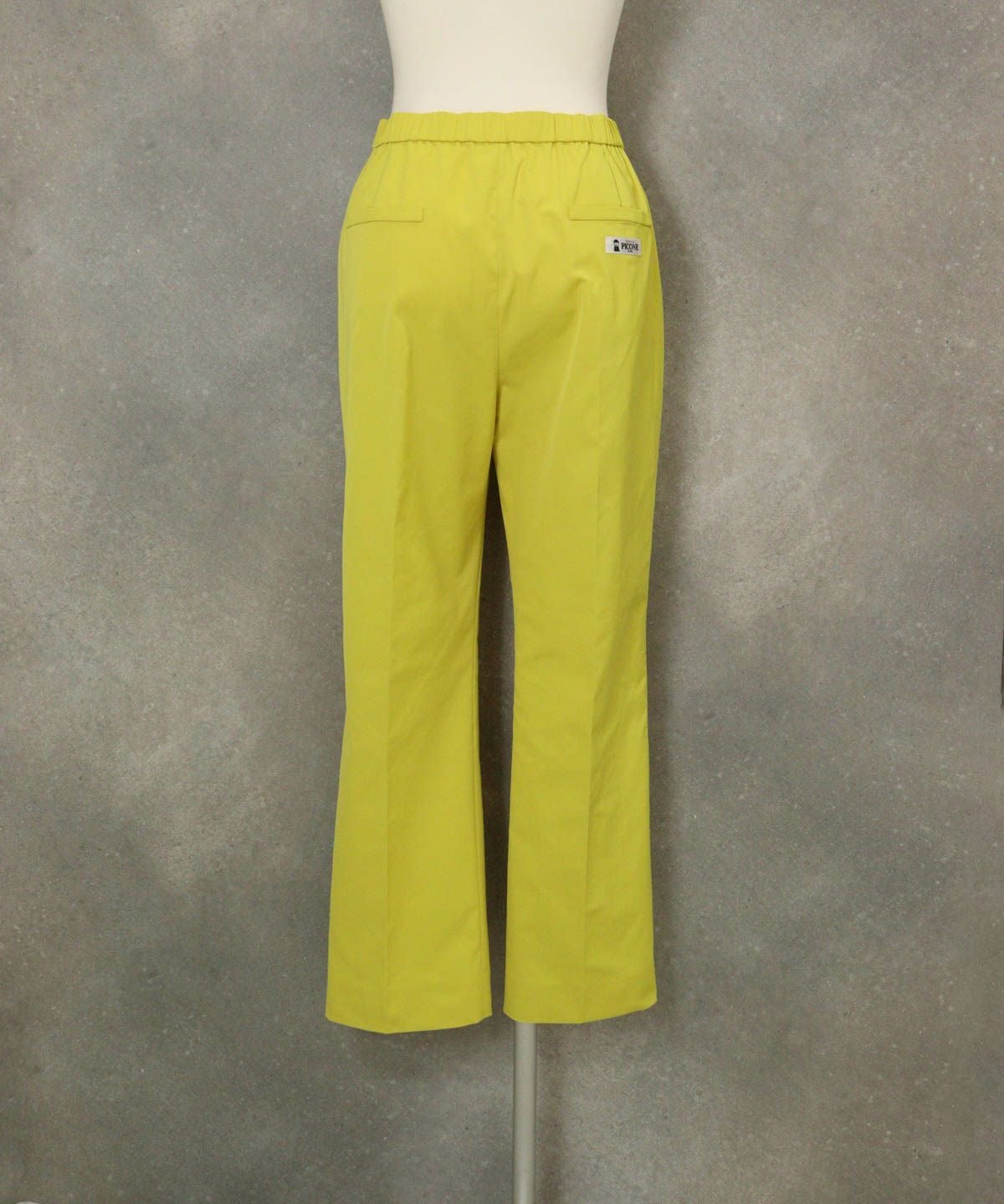 撥水プルオンカラーパンツ後（イエロー）