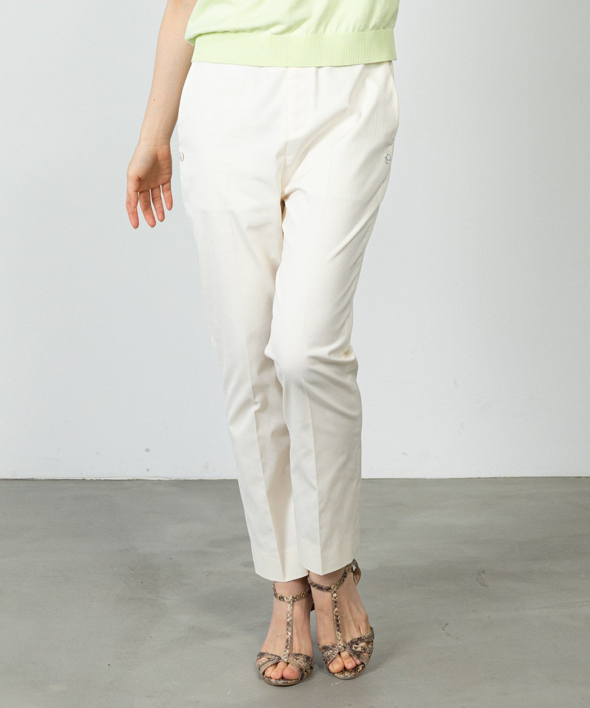 モデル着用画像（ホワイト）