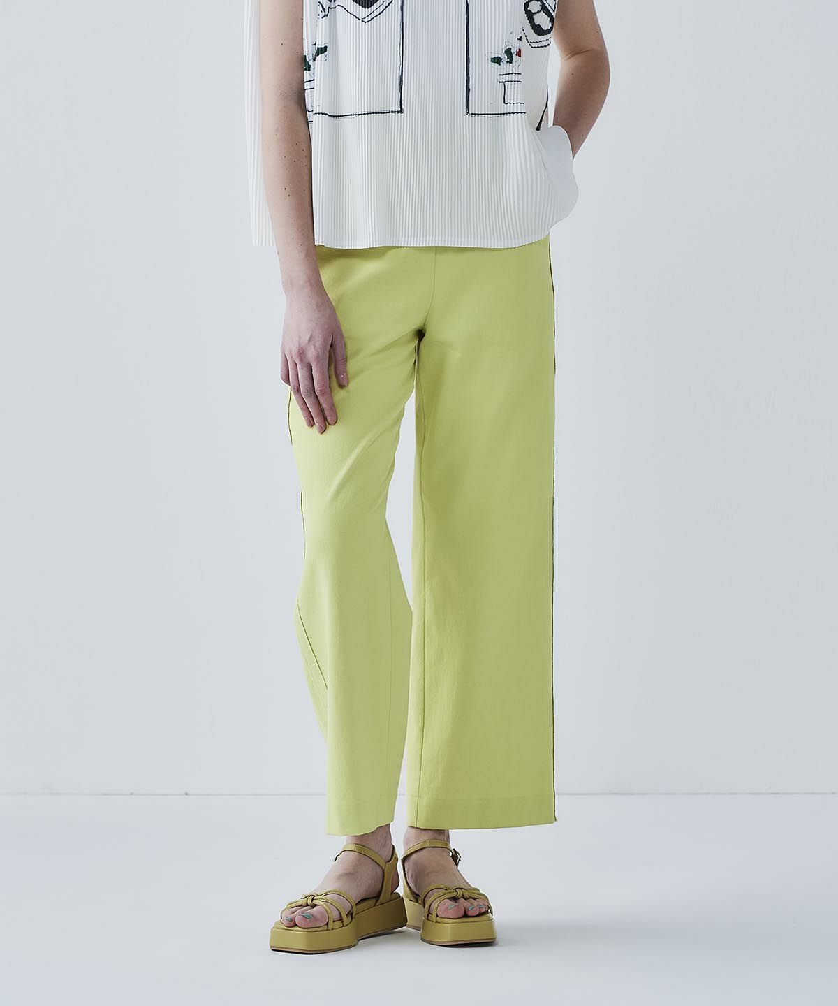 モデル着用画像（ライトグリーン）