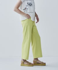 モデル着用画像（ライトグリーン）