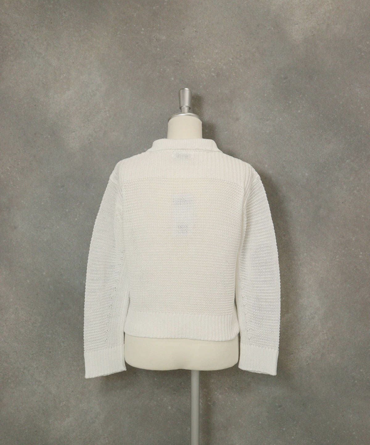 コットン100％ローゲージニットカーディガン後（ホワイト）