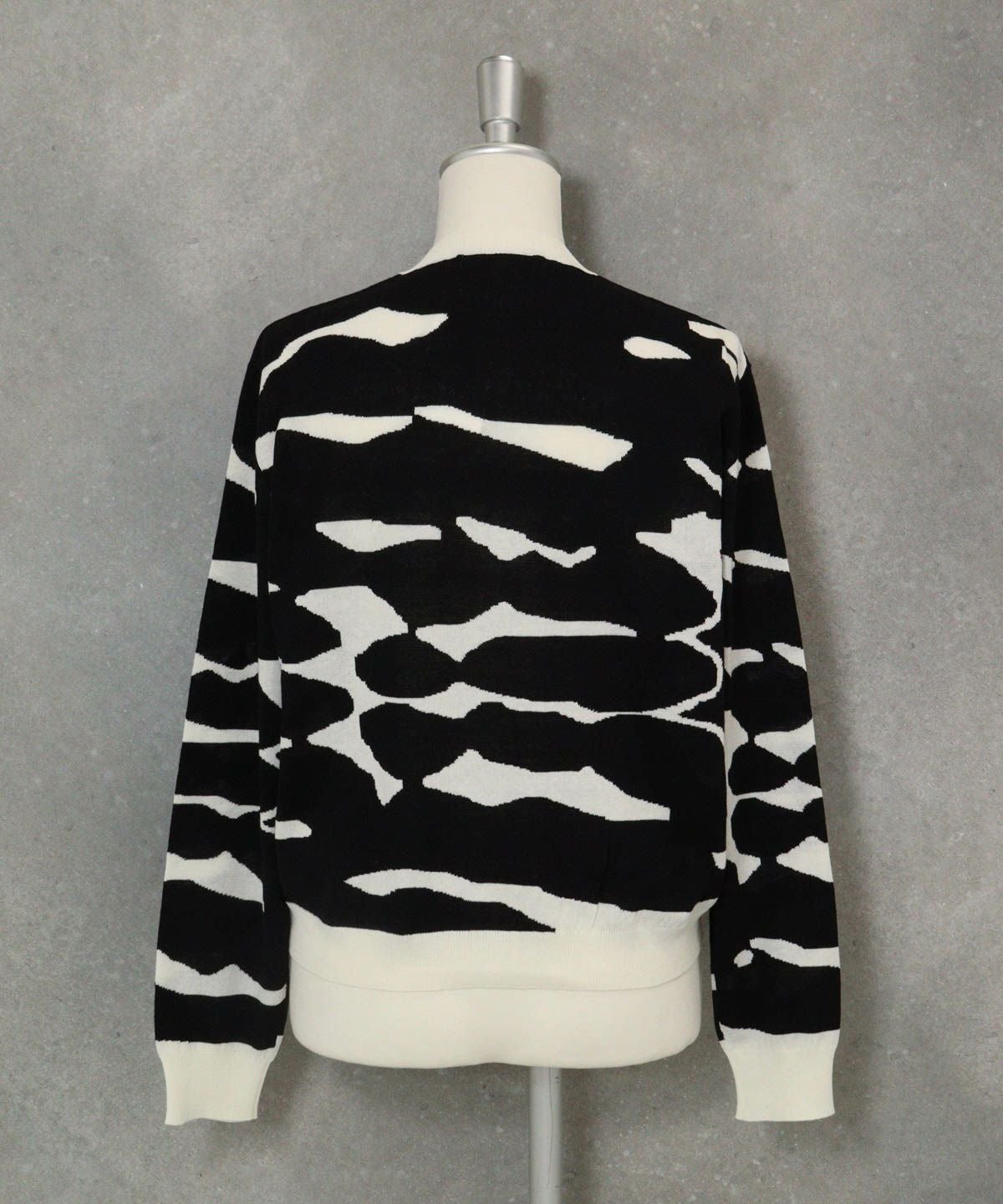 ヴィンテージ柄コットンカーディガン後（ブラック）