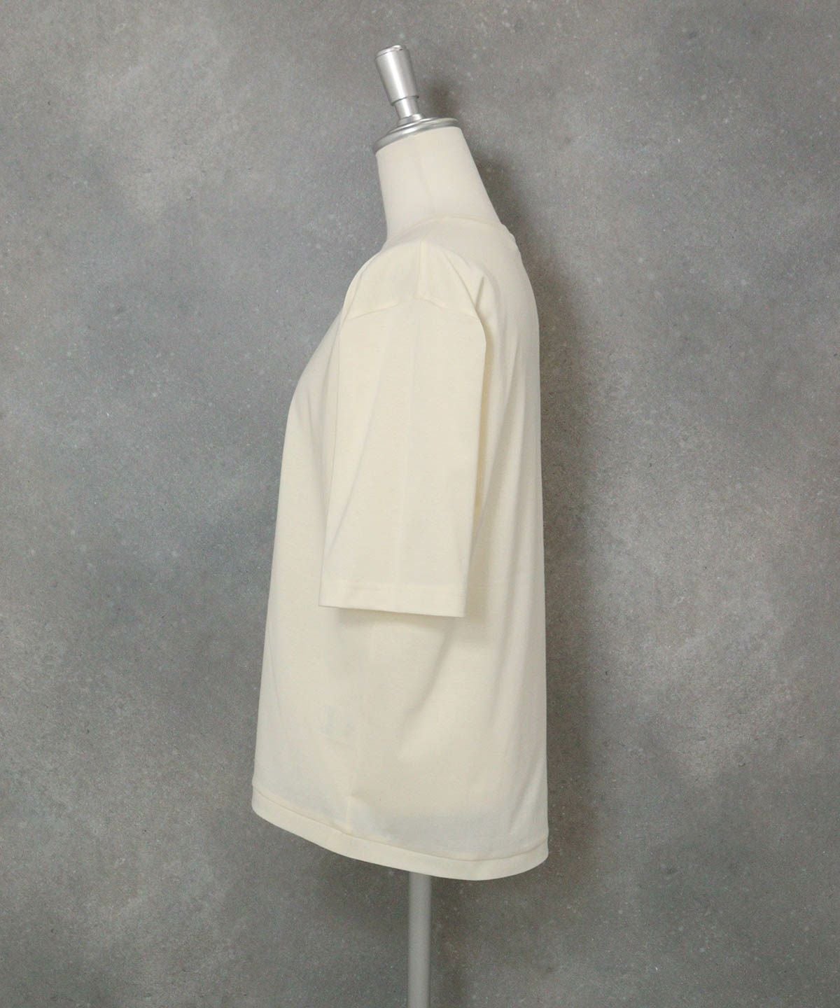 コード刺繍UV速乾プルオーバー横（ベージュ）