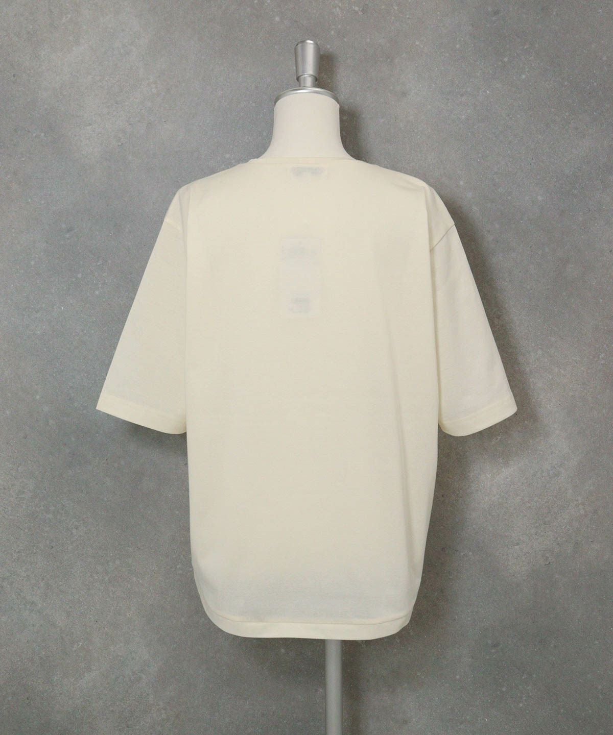 コード刺繍UV速乾プルオーバー後（ベージュ）