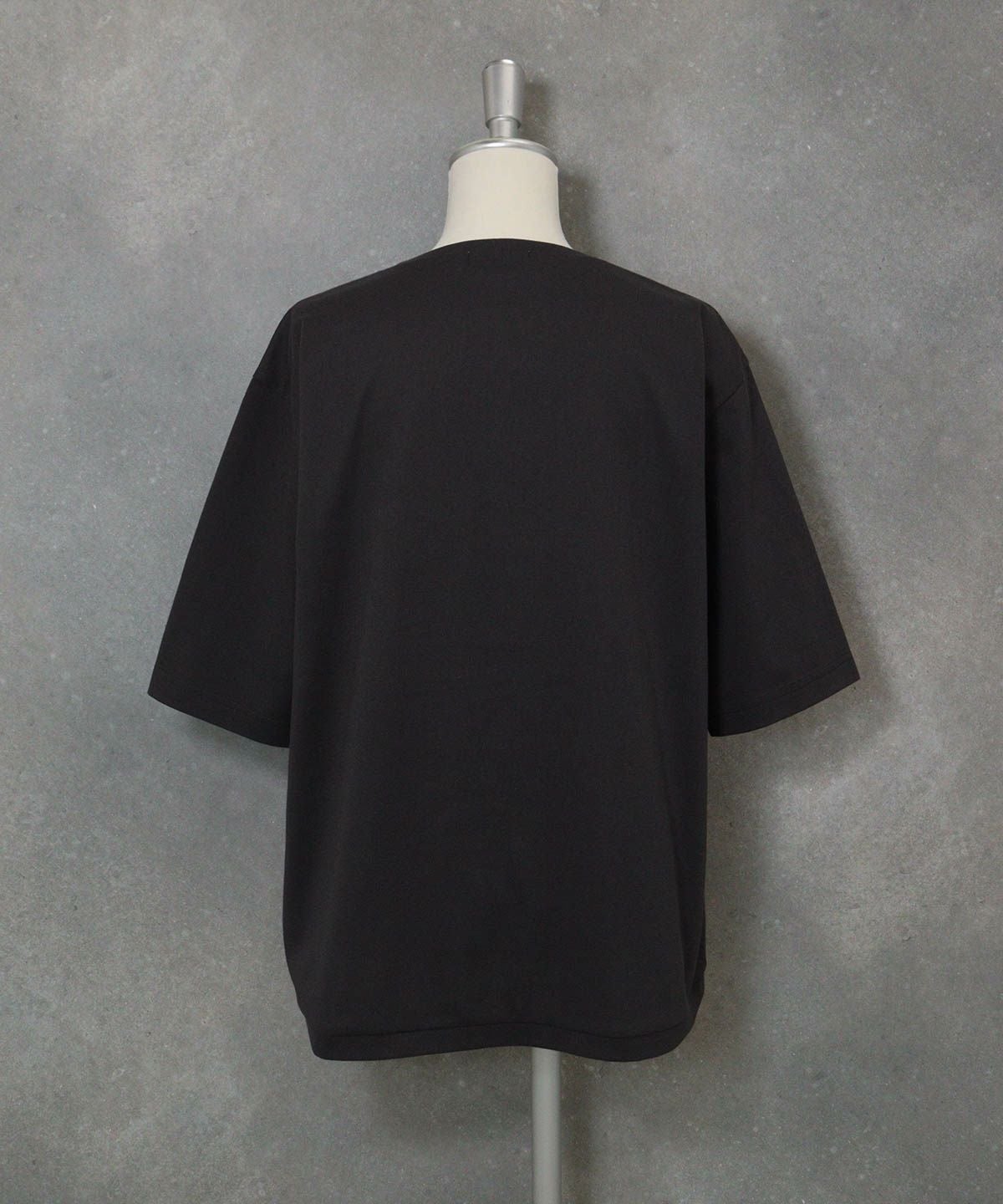 コード刺繍UV速乾プルオーバー後（グレー）