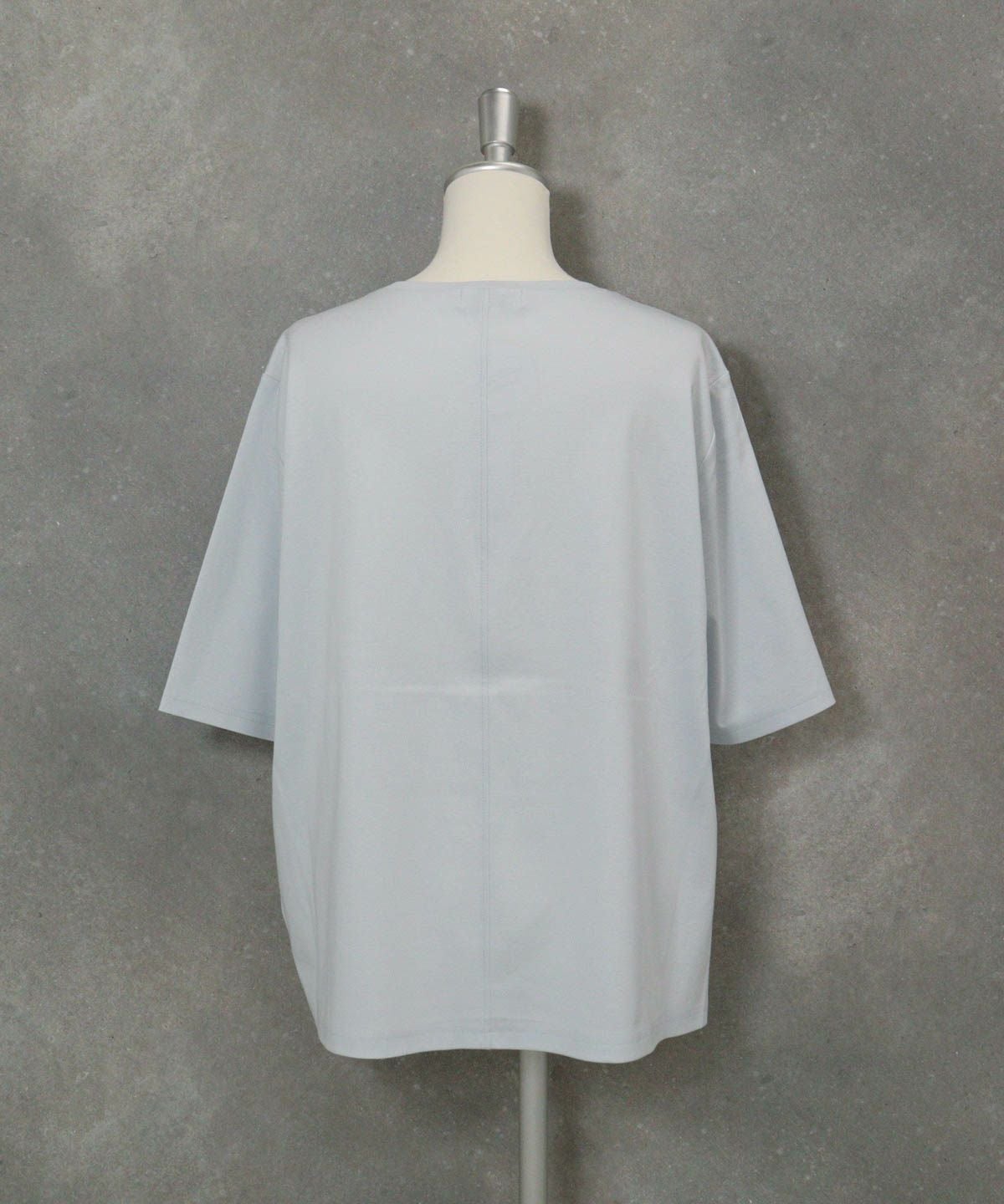 コットン100％5分袖刺繍プルオーバー後（ライトブルー）