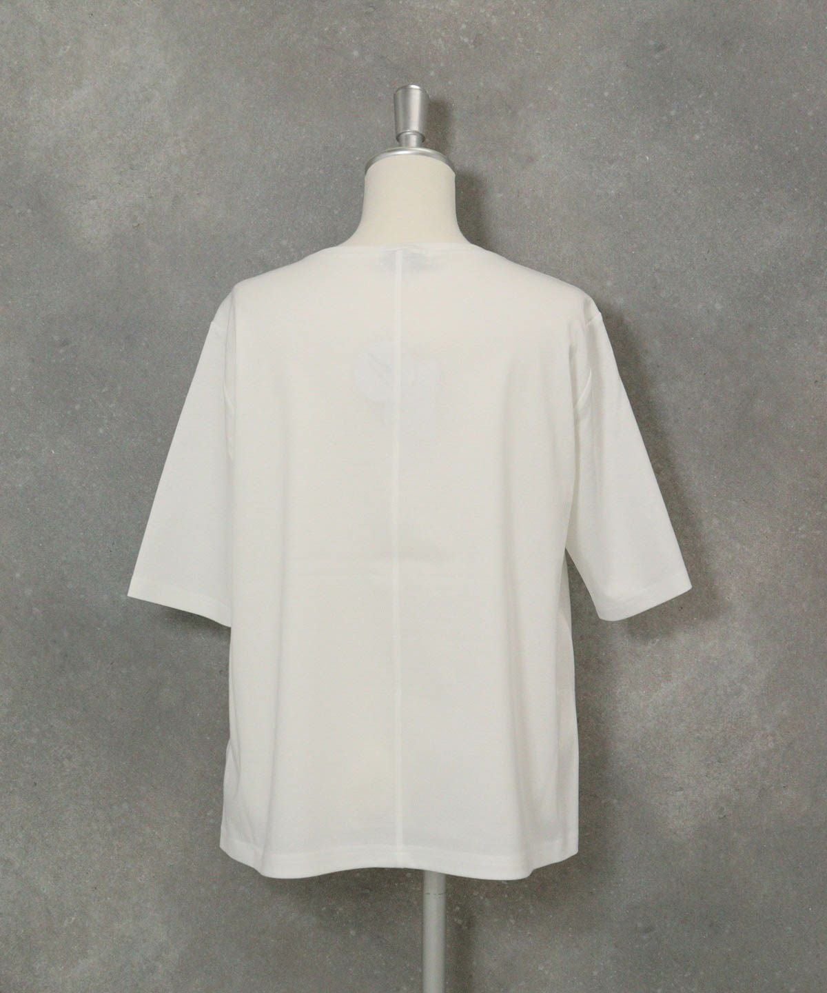 コットン100％5分袖刺繍プルオーバー後（ホワイト）