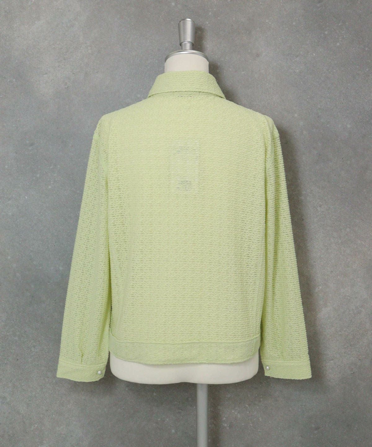 レース調襟付きシャツ後（ライトグリーン）