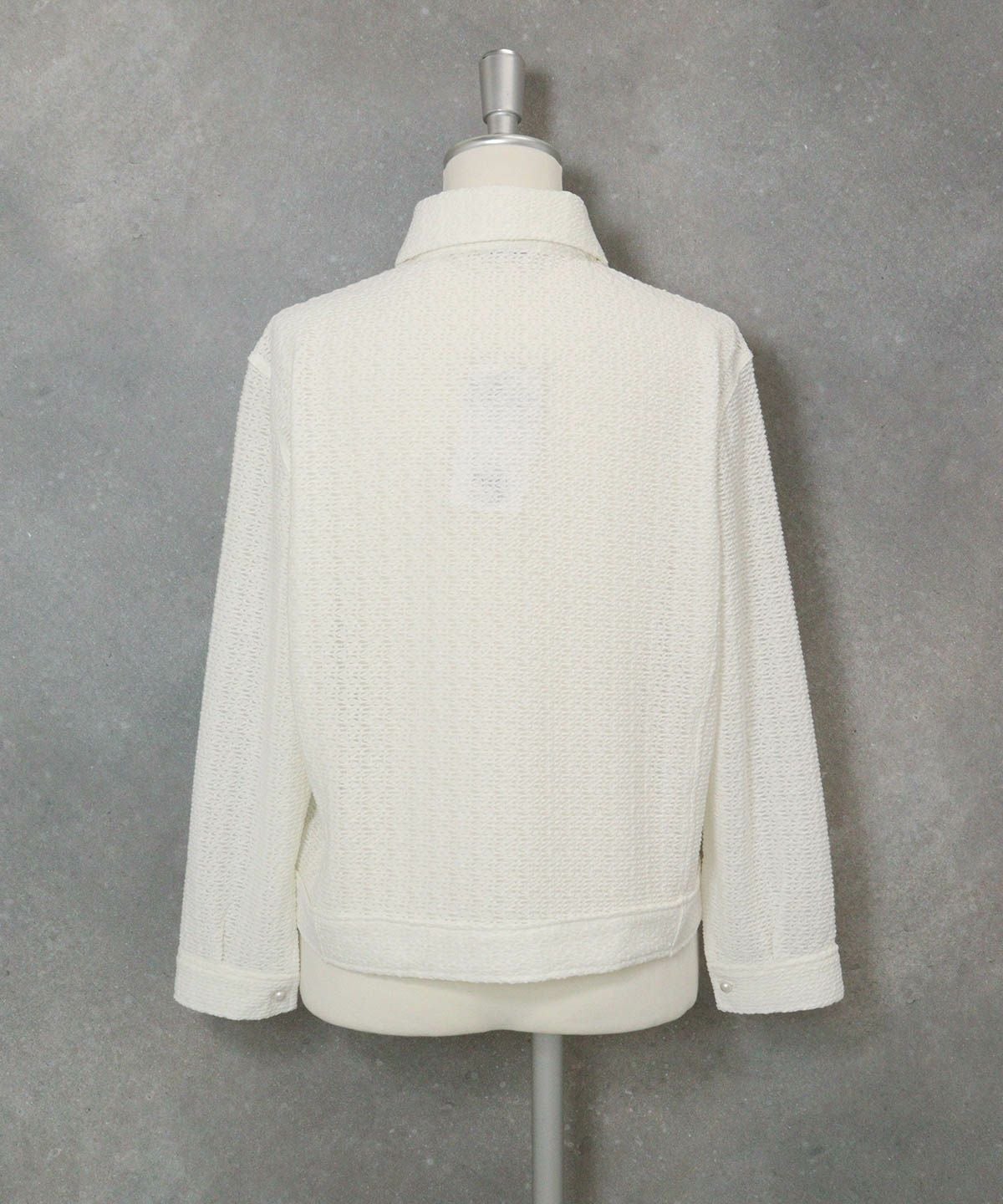 レース調襟付きシャツ後（ホワイト）