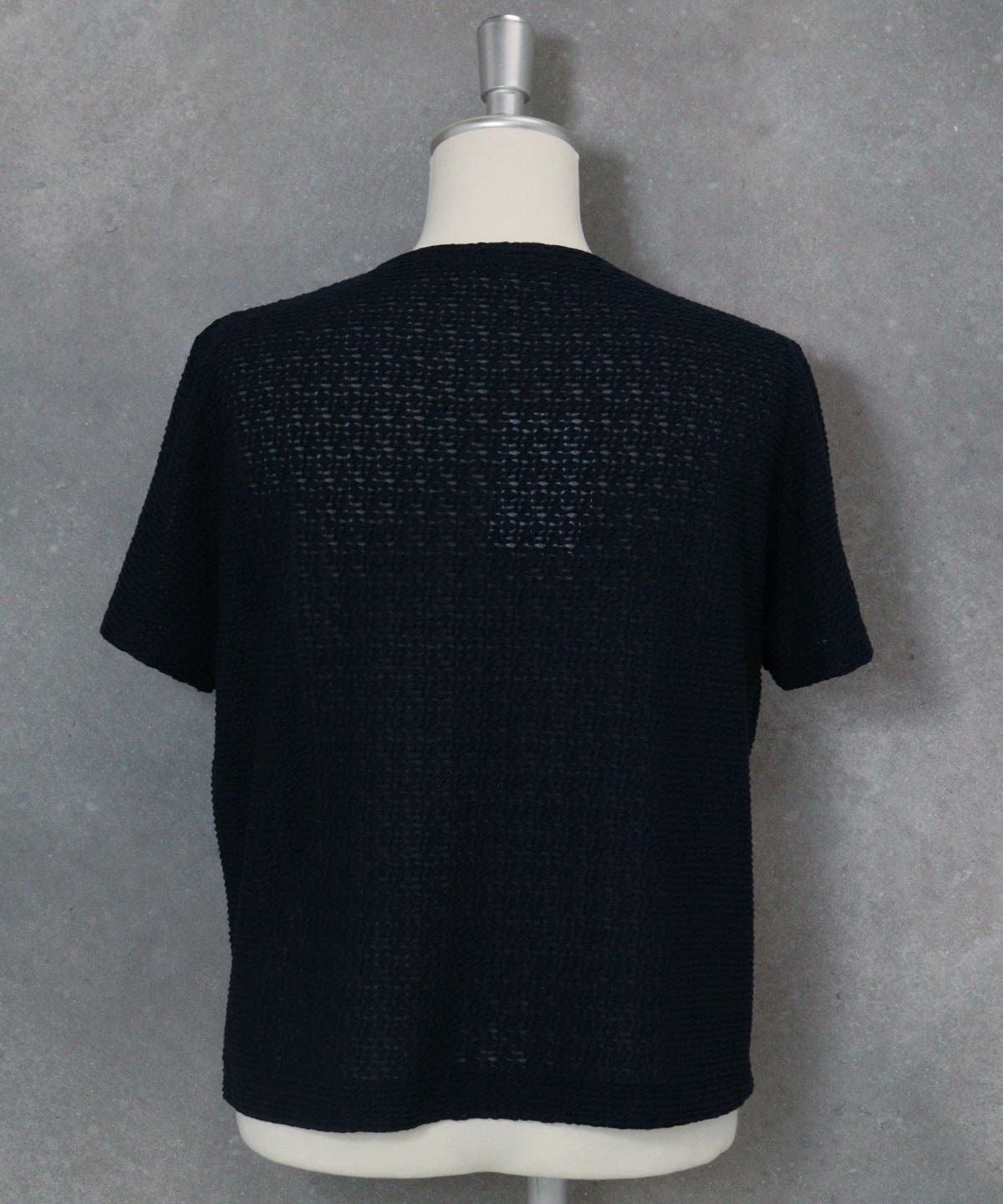 レース地タック袖プルオーバー後（ネイビー）