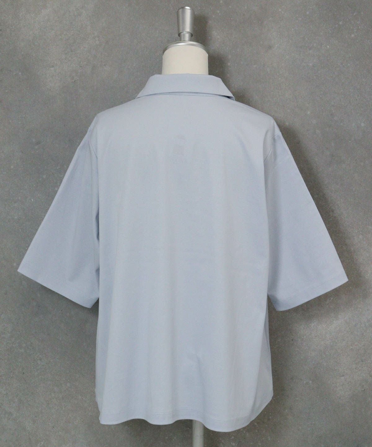 コットン100％スキッパープルオーバー後（ライトブルー）