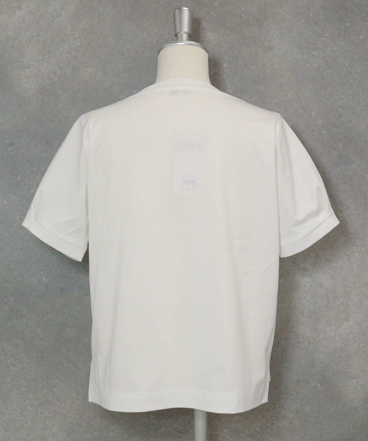 コットン100％ビーズ刺繍UVプルオーバー後（ホワイト）