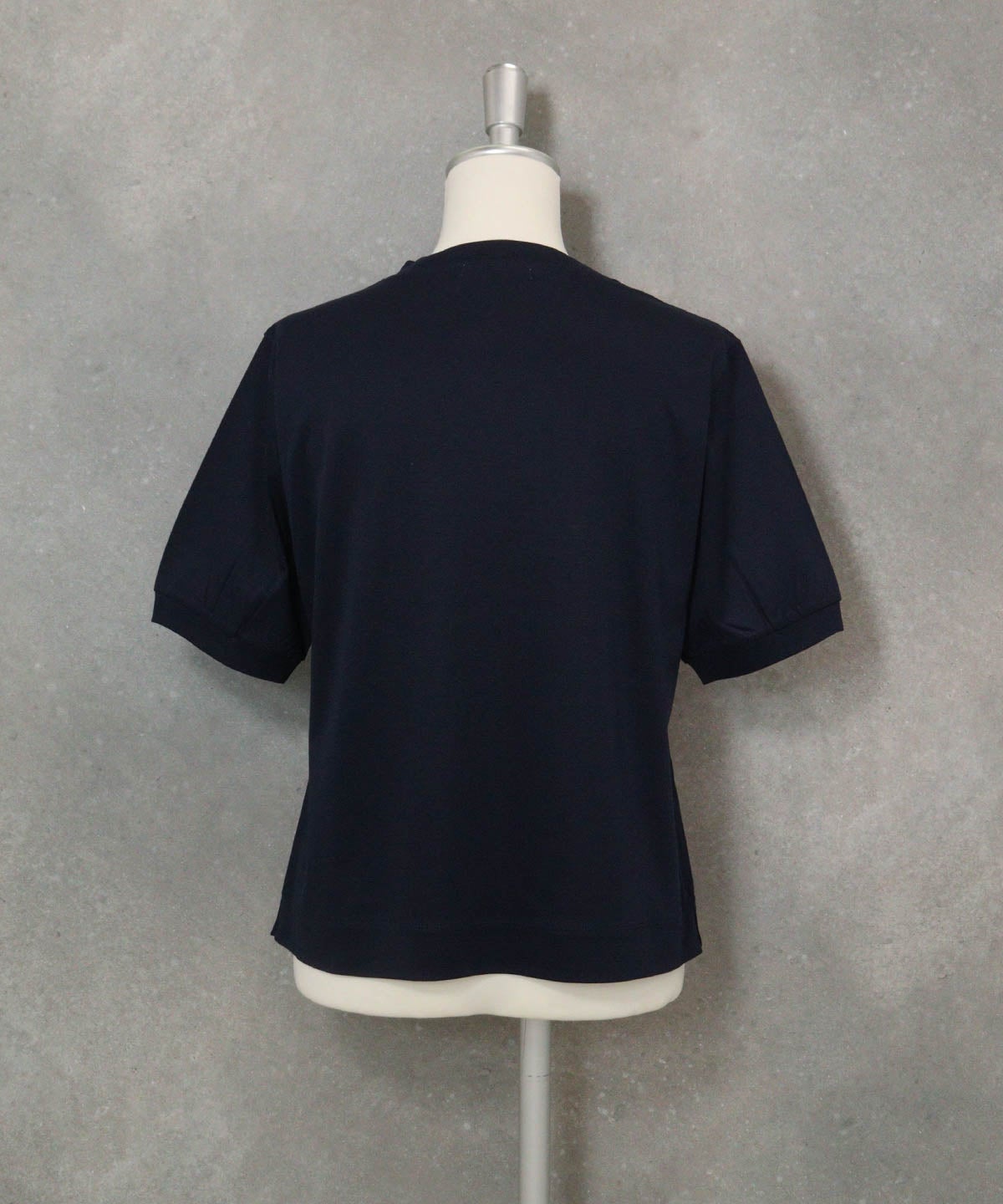 チュール刺繍冷感プルオーバー(ネイビー)後ろ