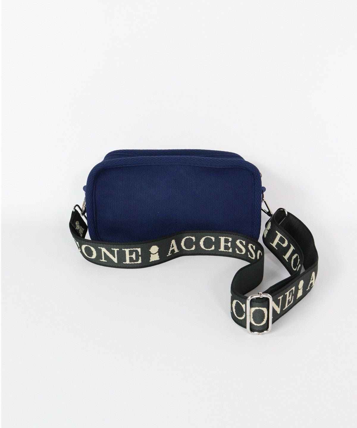 ボックス型ニットショルダーバッグ後（ネイビー）