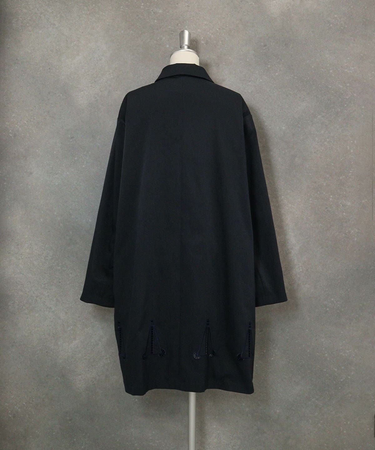 UV冷感スプリングコート(ネイビー)後ろ