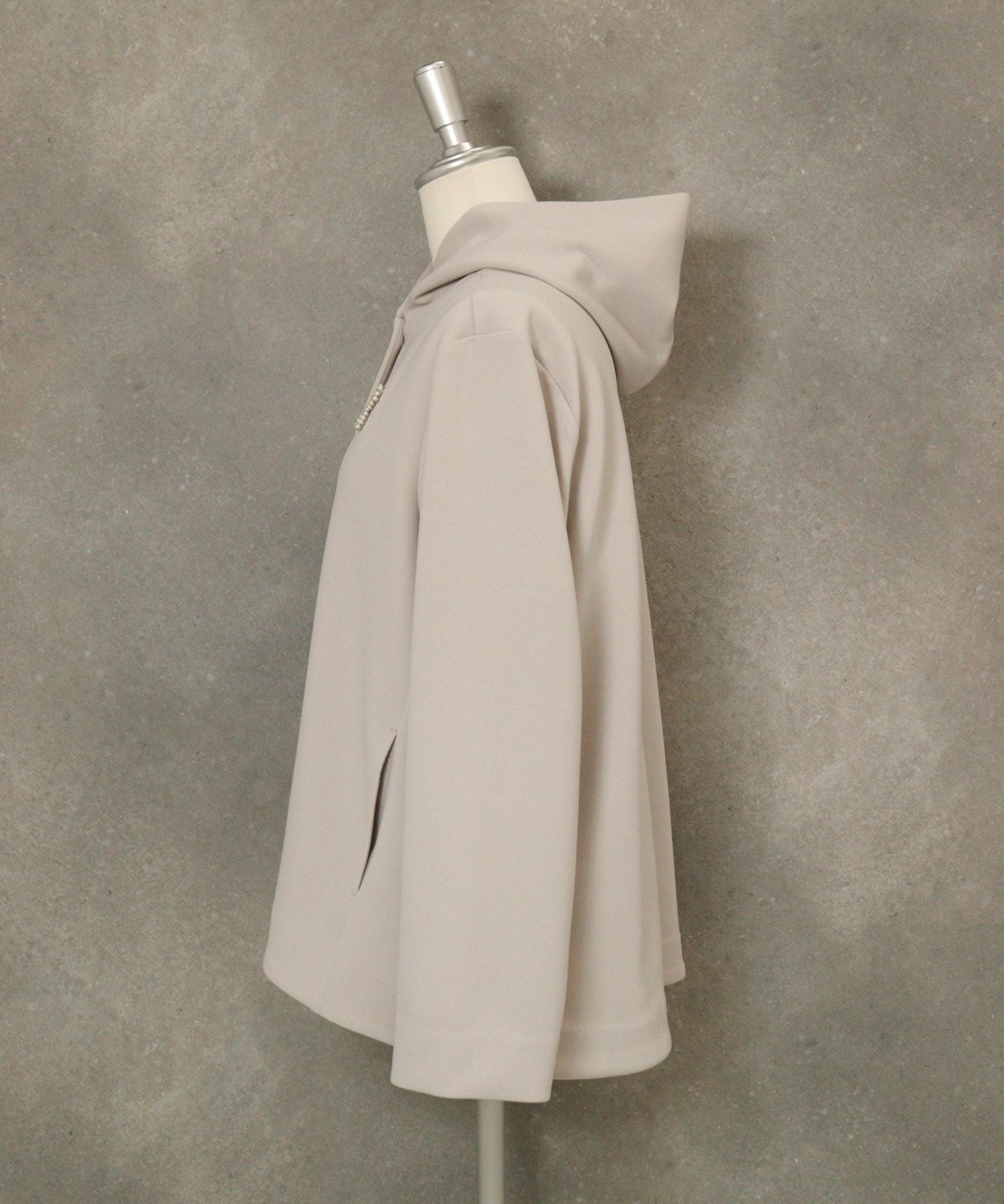 フード付ダンボールブルゾン横(ライトグレー）