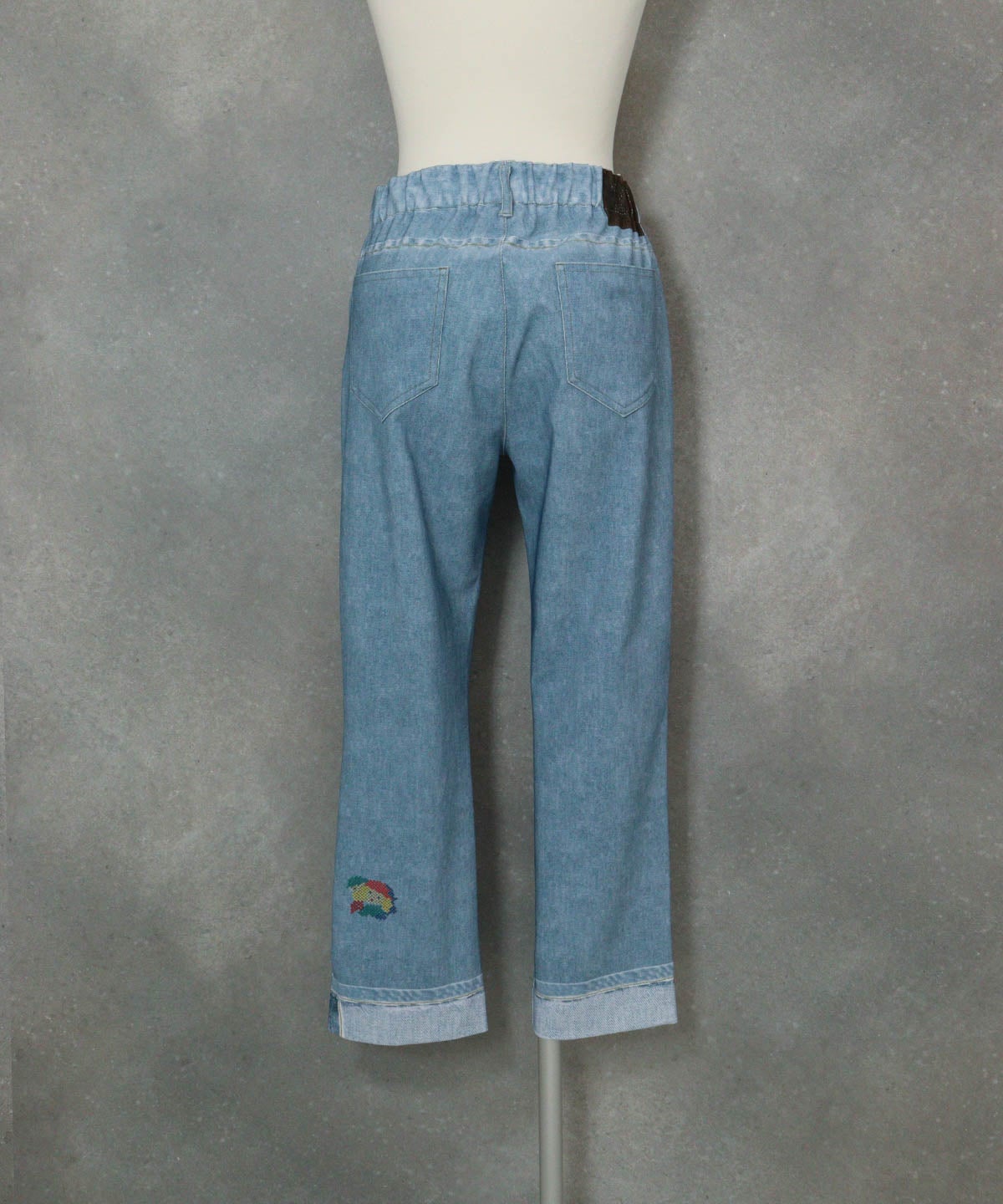 デニム風プリント9分丈パンツ(ライトブルー)後ろ