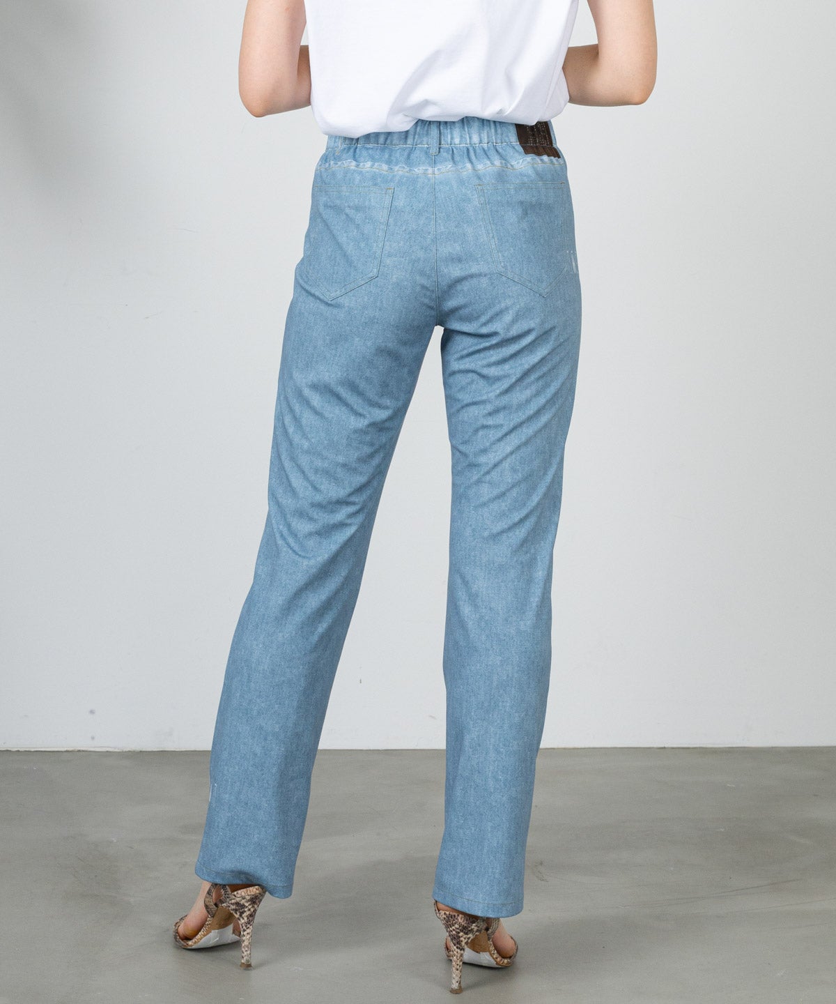 モデル着用画像(ライトブルー)