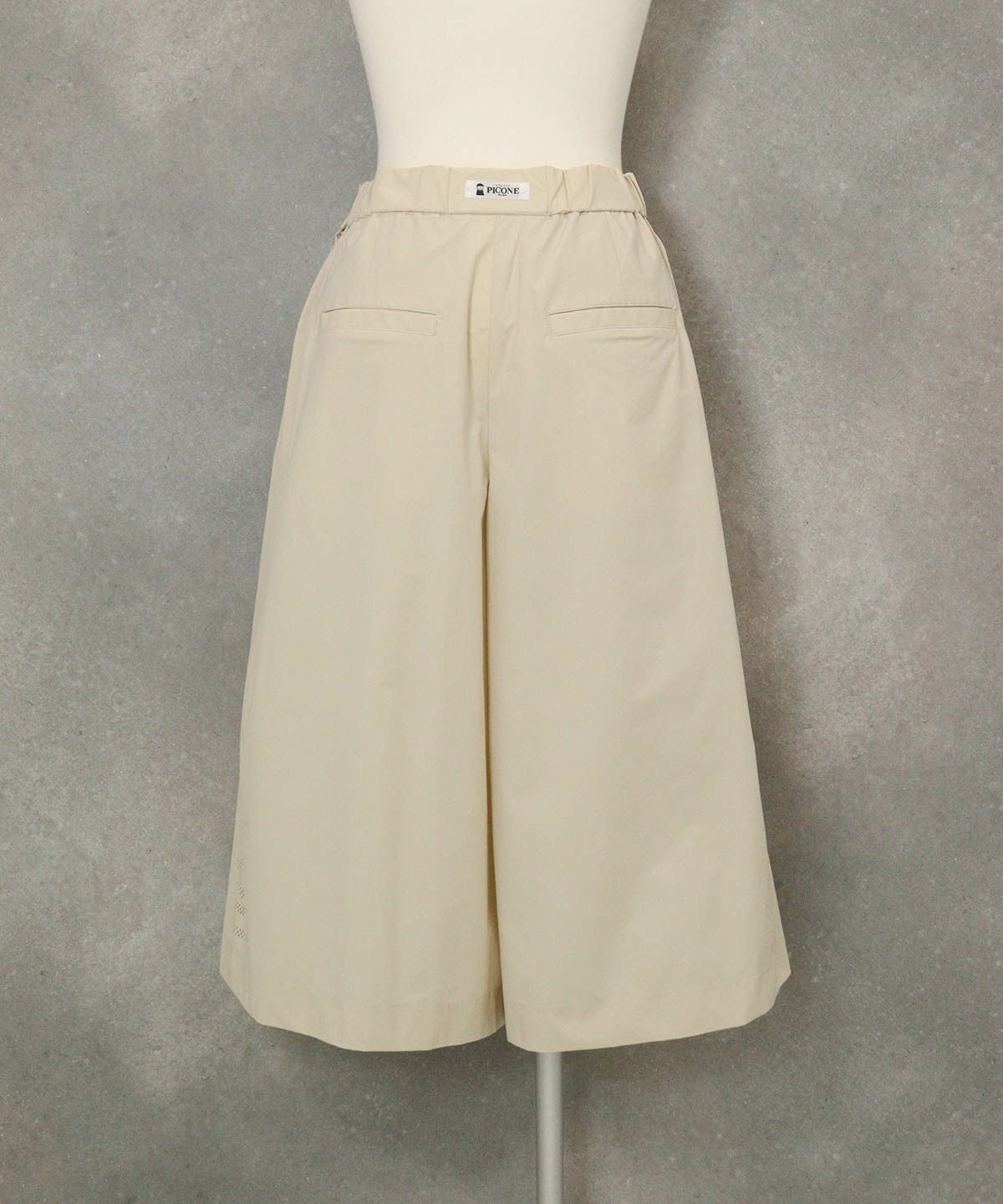 フロントベルト撥水キュロット(ベージュ)後ろ