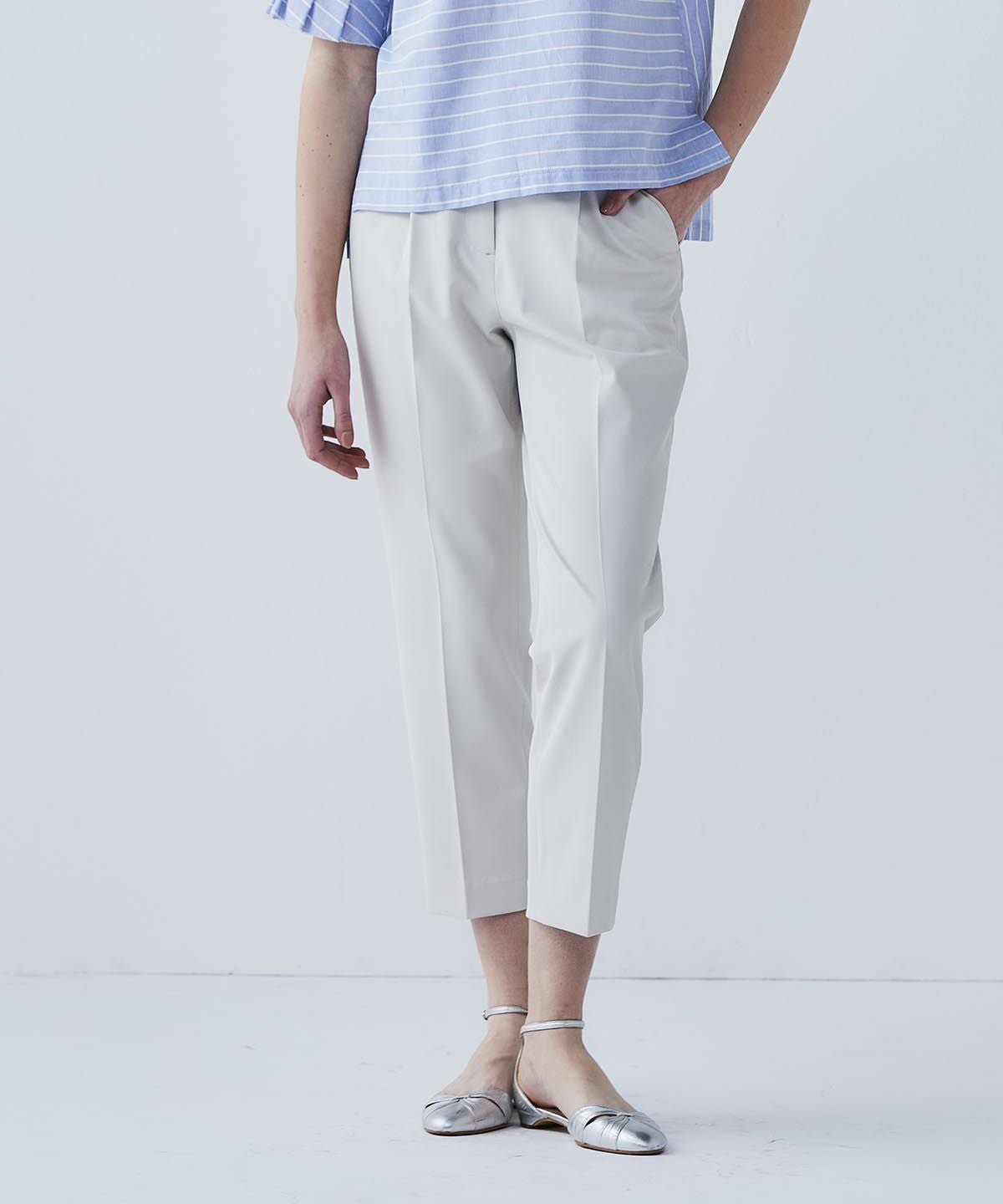 モデル着用画像（ベージュ）