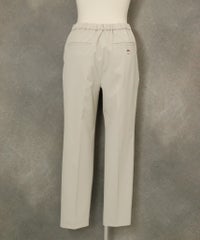 撥水ベーシックテーパードパンツ後（ベージュ）