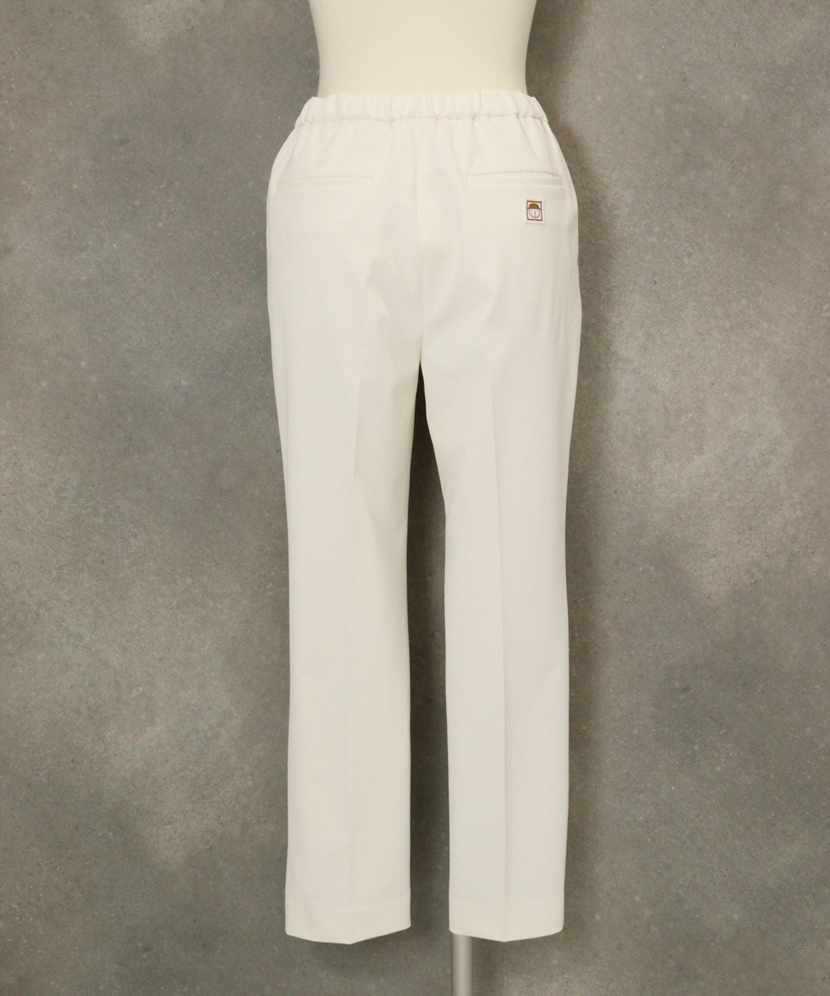 撥水ベーシックテーパードパンツ後（ホワイト）